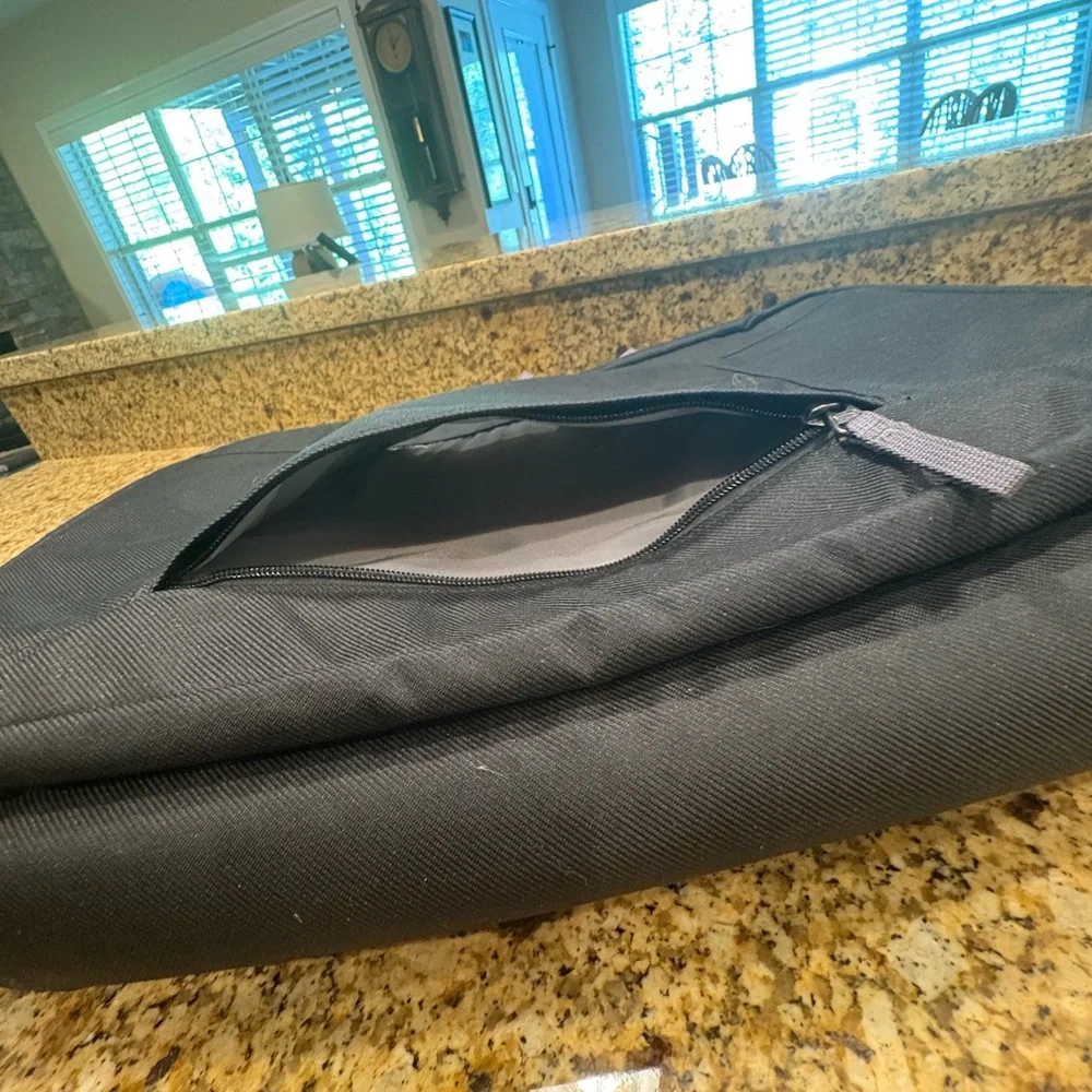 Patagonia Black Polyester Padded Laptop Computer School Business Shoulder Bag